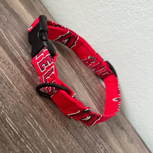 ⭐️4/$15 Los Angeles Angels MLB Dog Collar Size Medium - Picture 1 of 8